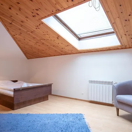 Cozy 3 Bedroom 2 Level