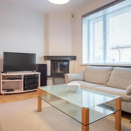 Cozy 3 Bedroom 2 Level Διαμέρισμα