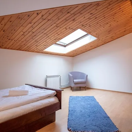 Διαμέρισμα Cozy 3 Bedroom 2 Level