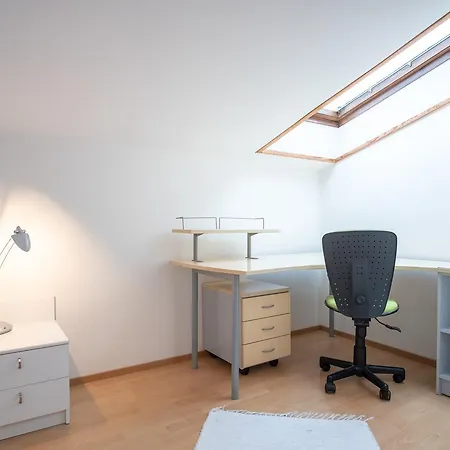 Cozy 3 Bedroom 2 Level Διαμέρισμα