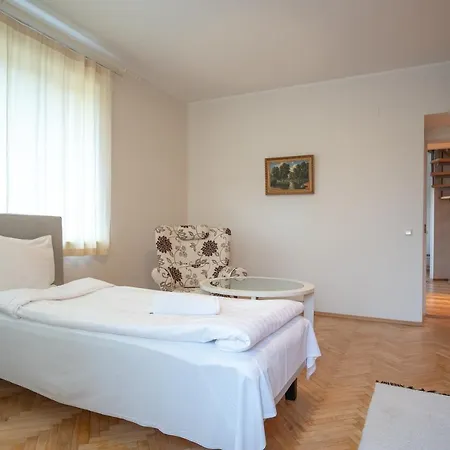 Cozy 3 Bedroom 2 Level Διαμέρισμα *