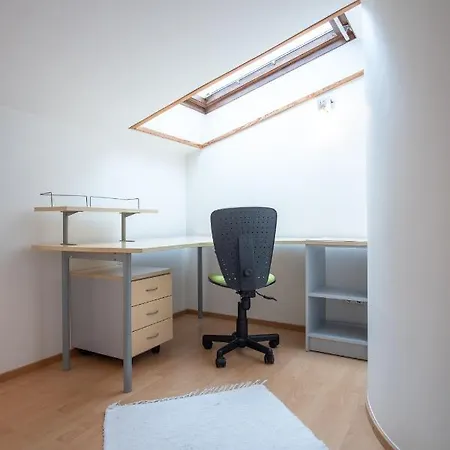 Διαμέρισμα Cozy 3 Bedroom 2 Level